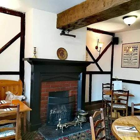 The Howard Arms 3*