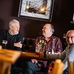 The Howard Arms 3*