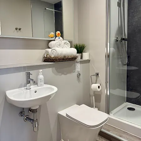 Howard Arms 3*