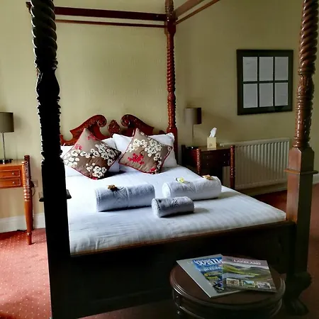 The Howard Arms Bed and Breakfast Μπράμπτον