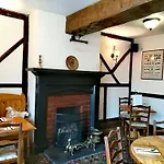 The Howard Arms 3*